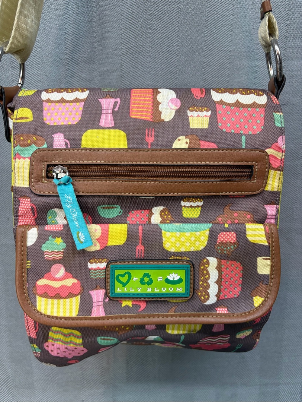 Lilly Bloom adjustable strap, Crossbody purse, multi pocket, cupcake design,